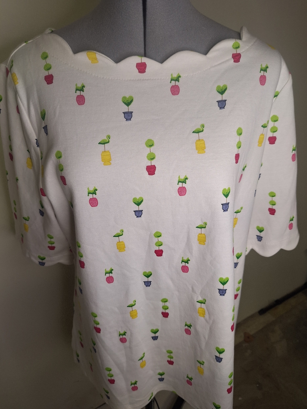 Charter Club White Tee W/Colorful Topiarie Plant Pots W/Animals Sz XL